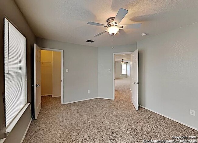 Building Photo - OPEN FLOOR PLAN  |  2 LIVING AREAS  |  4 B...