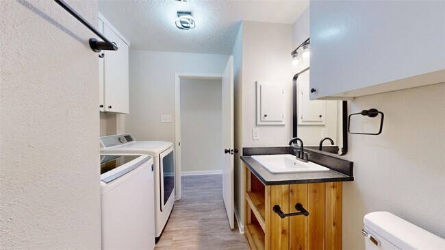 Building Photo - 1443 Hawk Tree Dr