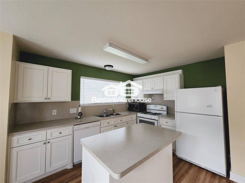 Building Photo - 15859 E Park Ct