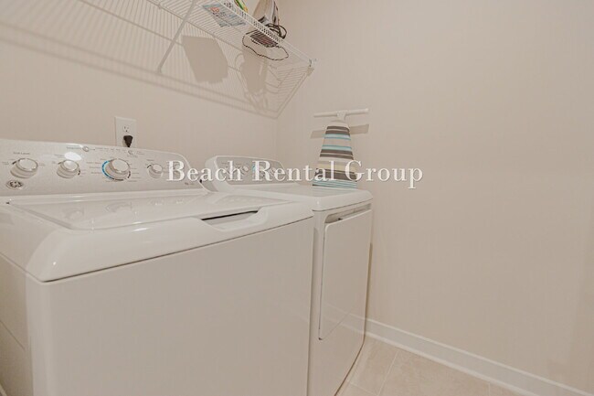 Building Photo - Furnished Townhouse in Gated Community