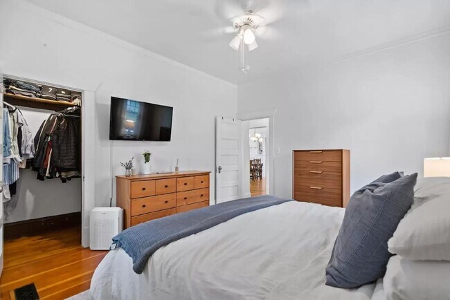 Building Photo - Welcome to this charming craftsman home ne...