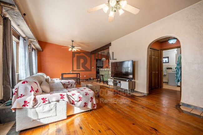 Building Photo - 531 E Milt Dr