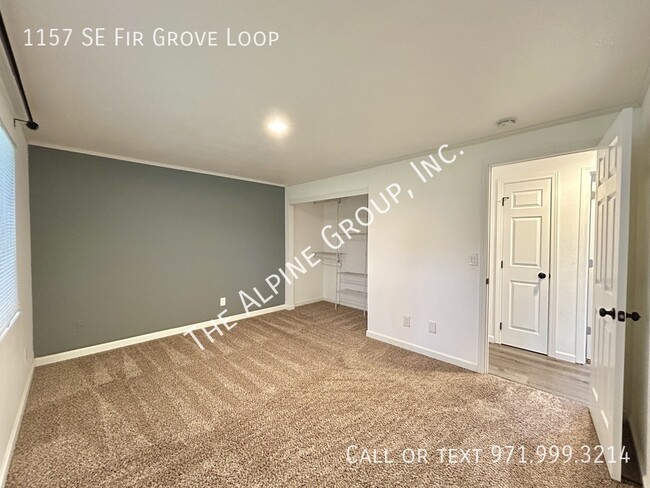 Building Photo - Three Bedrooms in Hillsboro!