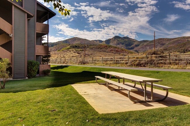 Building Photo - 2 Bedroom/ 2 Bathroom | FURNISHED | TV and Internet Included | Dog Considered