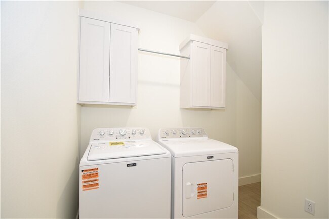 Building Photo - 401 Azurite Rd