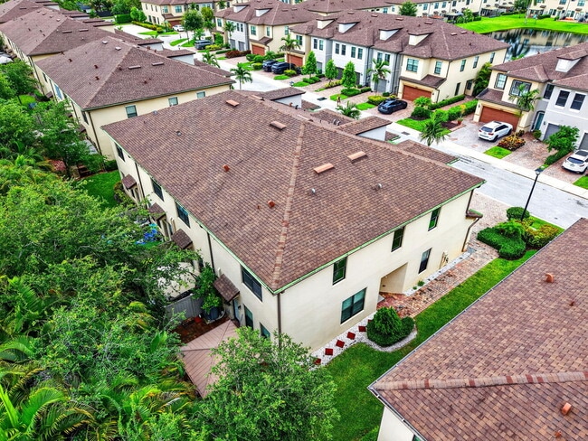 Building Photo - 2833 Troubadour St