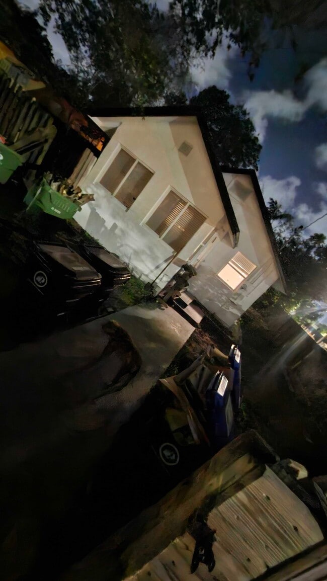 Building Photo - 1345 NE 5th Terrace