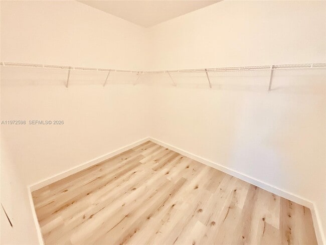 Building Photo - 1600 SW 1st Ave