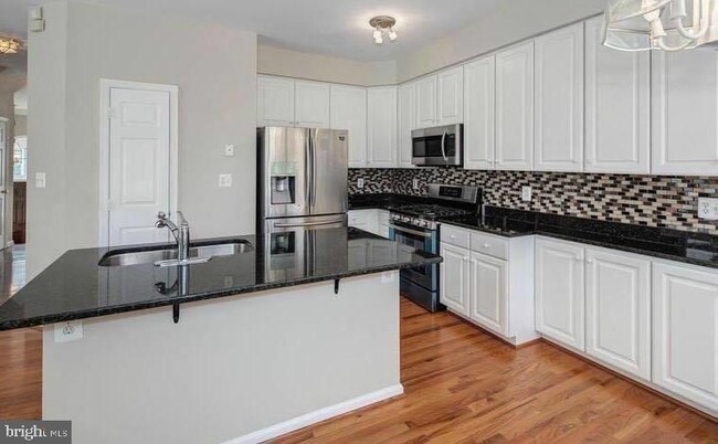 Building Photo - 21276 Victorias Cross Terrace