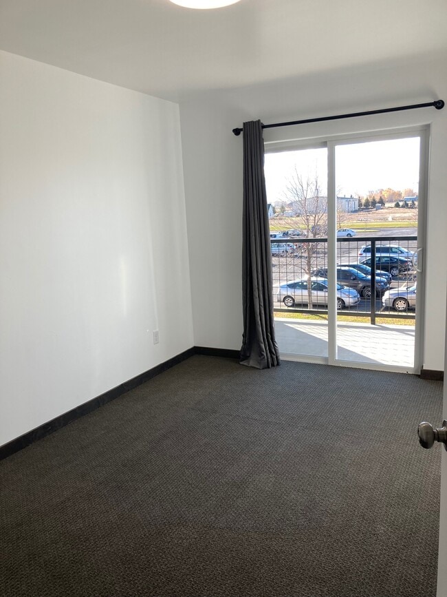 Building Photo - 89 Village Dr