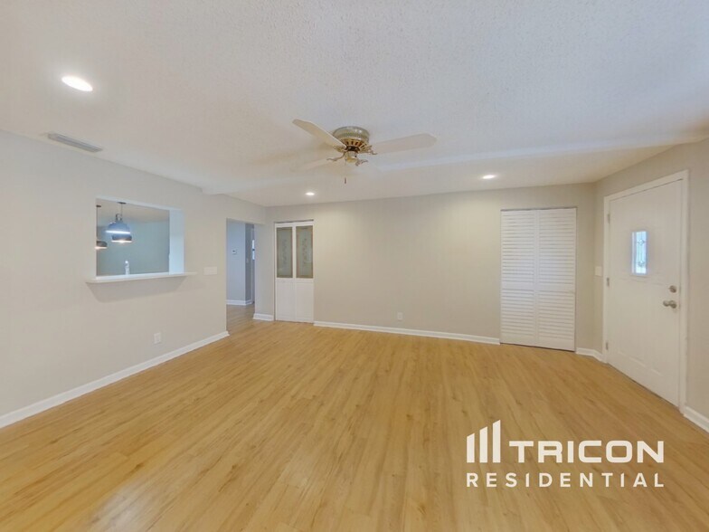 Building Photo - 6685 26th Way N