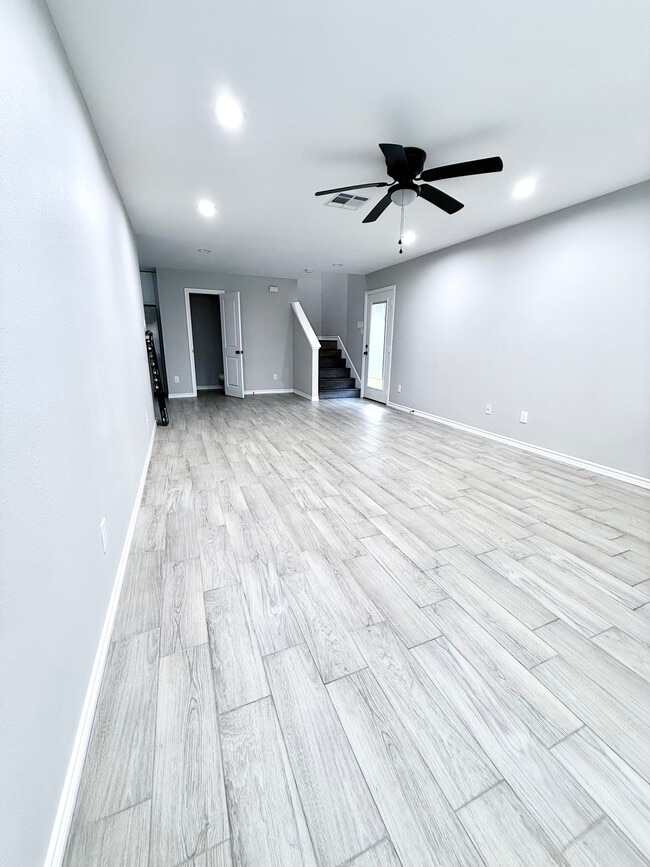 Building Photo - 1412 Ave M