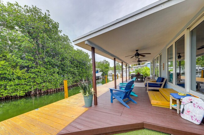 Building Photo - 205 Pirates Dr