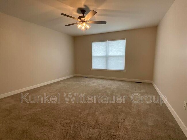 Building Photo - 808 Applewood Creek Dr