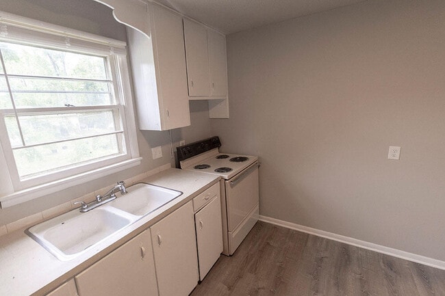 Building Photo - 2921 Northland Dr