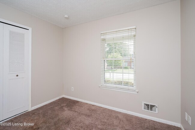 Building Photo - 8204 Rochelle Rd