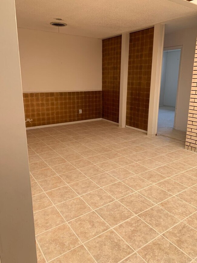 Building Photo - 1640 Courtland Cir