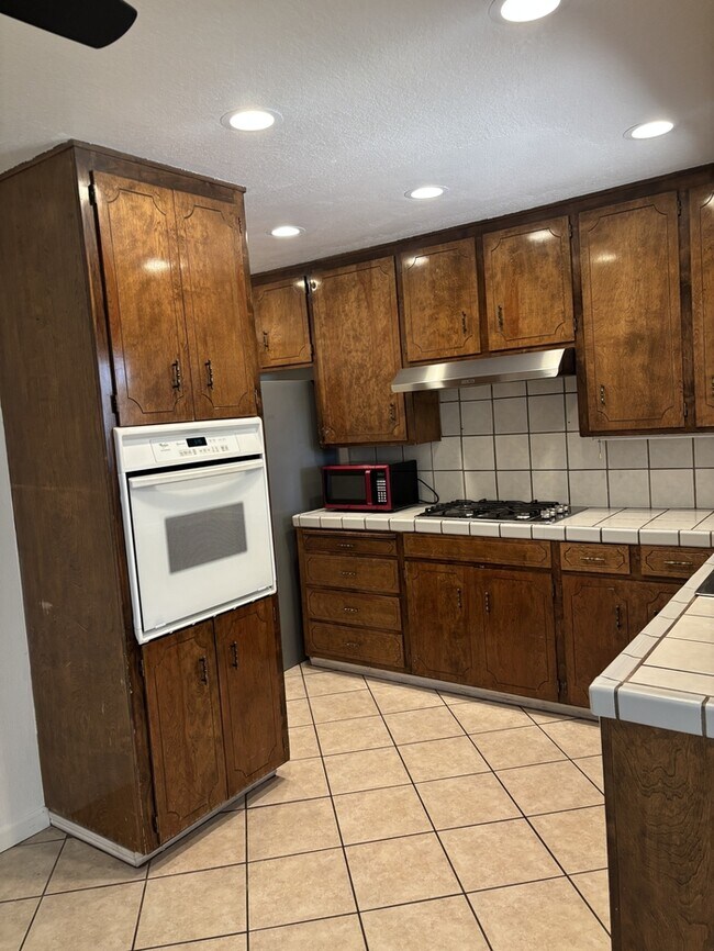 Building Photo - Modesto 3 Bedroom, 2 Bath Solar-Powered Home in the Sonoma School District