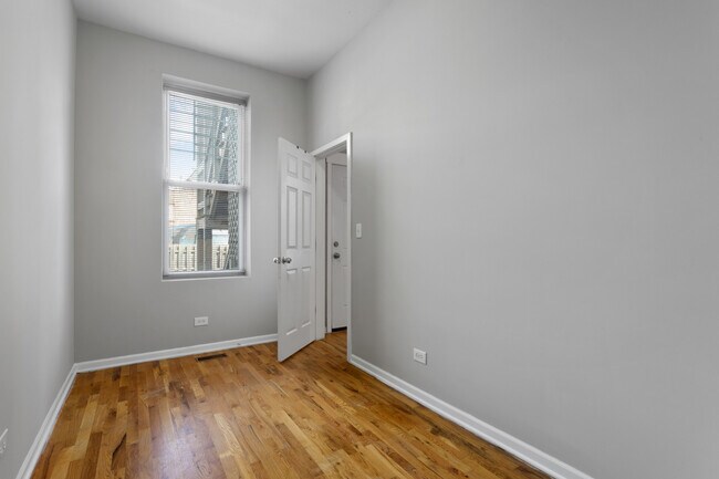 Building Photo - 1532 W 18th Pl