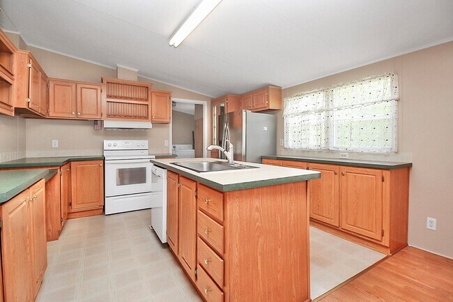Building Photo - 128 Evelyn Ln