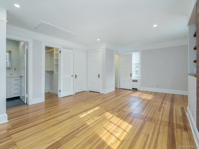 Building Photo - 7 Kissam Ln