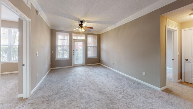 Building Photo - Nice condo for rent in the heart of the St...