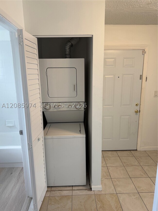 Building Photo - 1175 NW 125th Ct