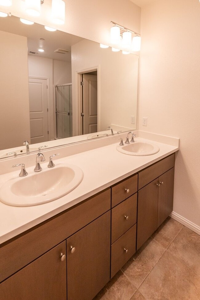 Building Photo - Modern 3-Story Townhome with 3 Bedrooms & 3 Baths – Prime North San Jose Location