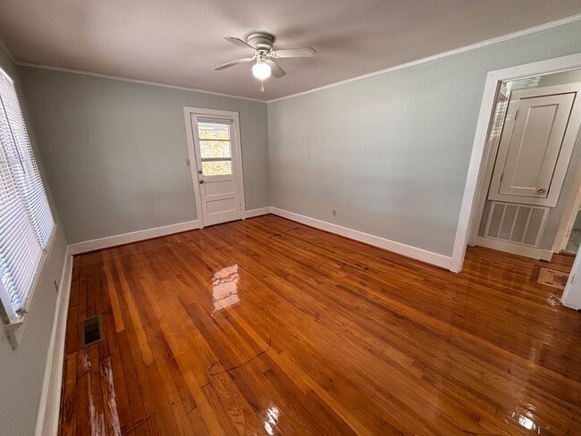 Building Photo - 2 Bedrooms- 1 Bathroom- House in Rome!