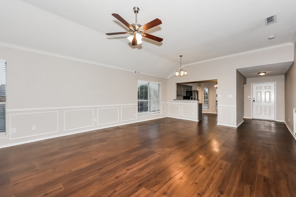 Building Photo - 2844 Claremont Dr
