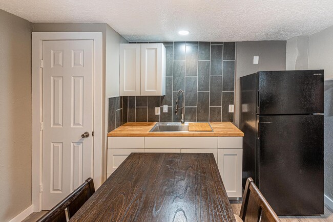 Building Photo - 704 Pacific Ave SW