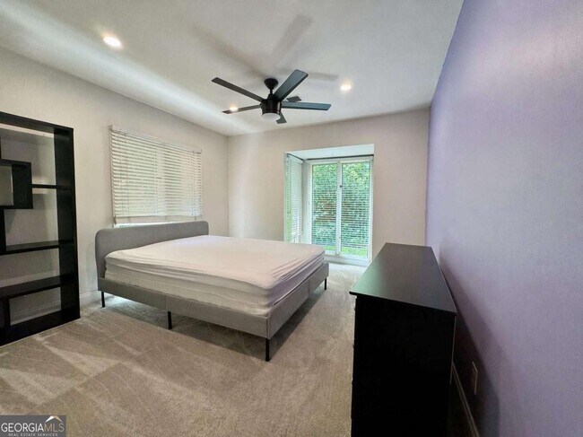 Building Photo - 37 Willow Glen NE