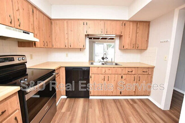 Building Photo - 2251 9th St SE