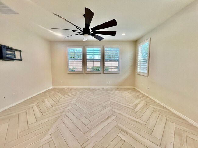 Building Photo - AVAILABLE NOW!! STUNNING 4 Bed/ 3.5 Bath POOL HOME in La Quinta!