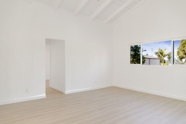 Building Photo - Stylish & Fully Renovated 2-Bedroom Home i...