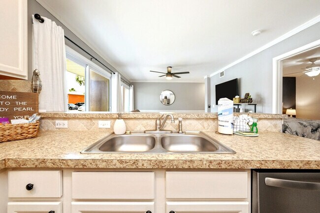 Building Photo - 4000 Gulf Terrace Dr