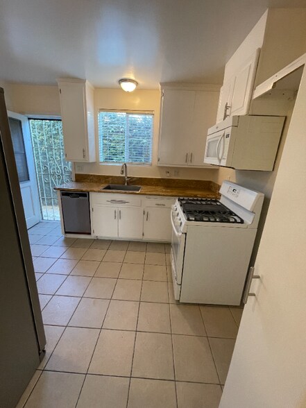 Building Photo - 8546 Cashio St