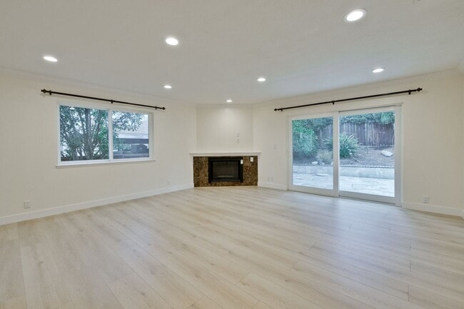 Building Photo - Beautifully Updated 3 Bed 2 Bath Home in Prime Milpitas Location!