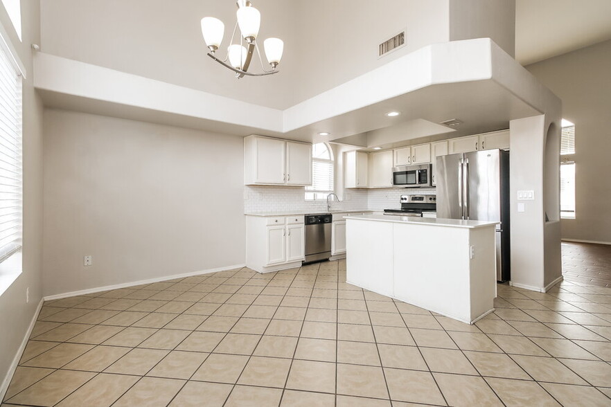 Building Photo - 11024 W Frier Dr