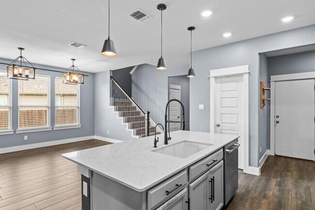 Building Photo - 525 Compania Cove