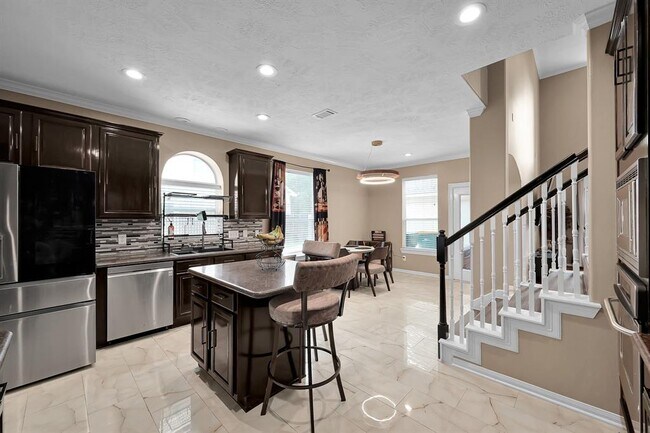 Building Photo - 2511 N Yorkchase Ln