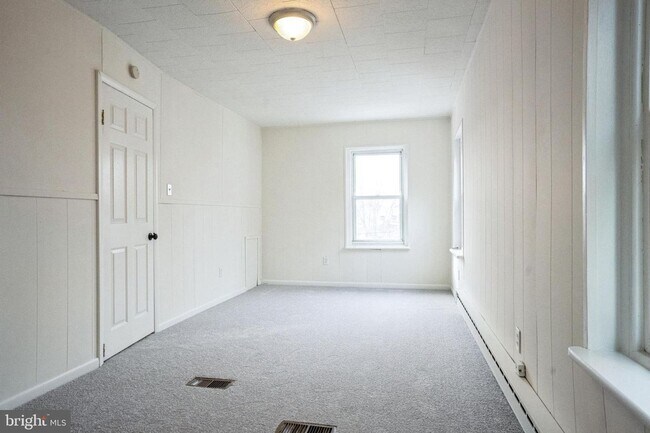Building Photo - Cute 3 bedroom home