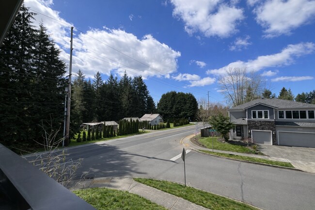 Building Photo - Spacious 4-Bedroom Home with Balcony and Fenced Yard in Marysville