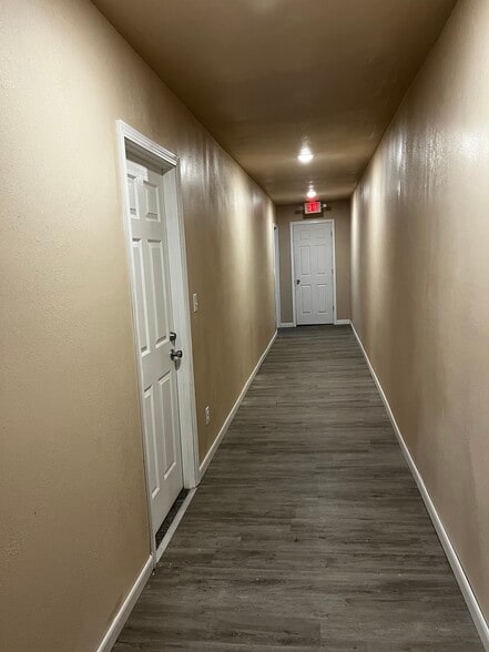 Building Photo - 212 N Main St