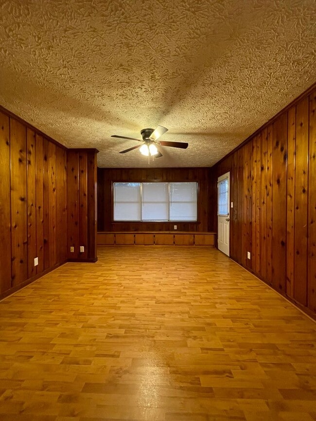 Building Photo - 3551 Cottonwood Dr