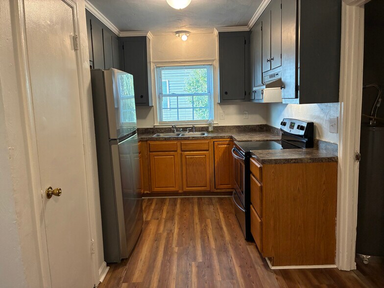 Building Photo - 729 16th St