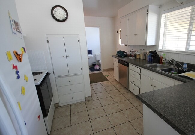 Building Photo - 3 Bed/1.5 Bath in a Cul-de-sac by Universi...