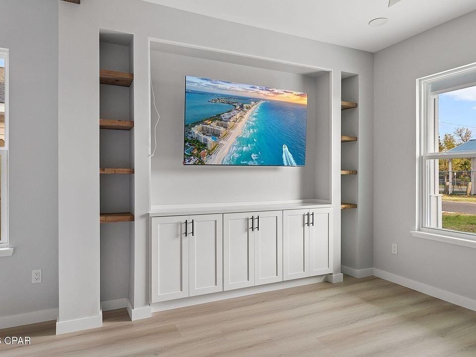 Building Photo - 517 E 8th St