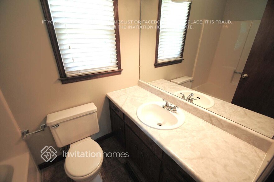 Building Photo - 266 Farm Ridge Dr NE