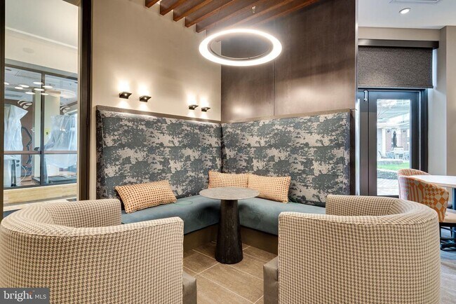 Building Photo - 3101 N Hampton Dr